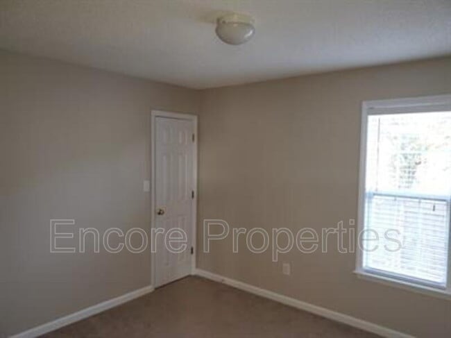 Photo - 433 Haybale Ct