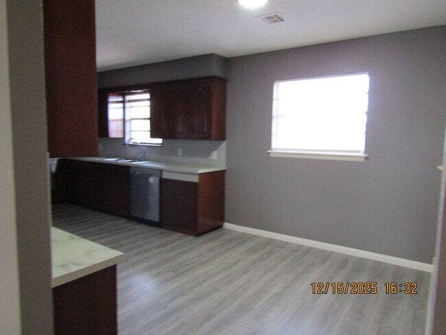 Photo - Nice home in the Woodland Hills Area!