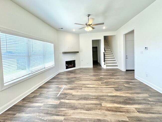 Photo - DouglasDrive5301 Unit 1