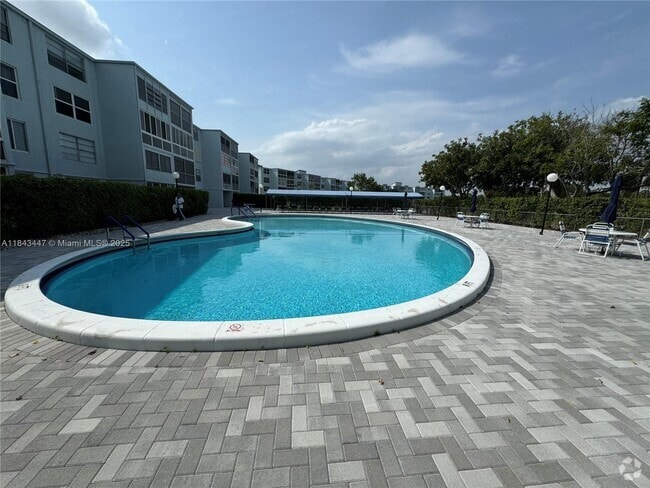 Building Photo - 7610 NW 18th St Unit 405 Rental