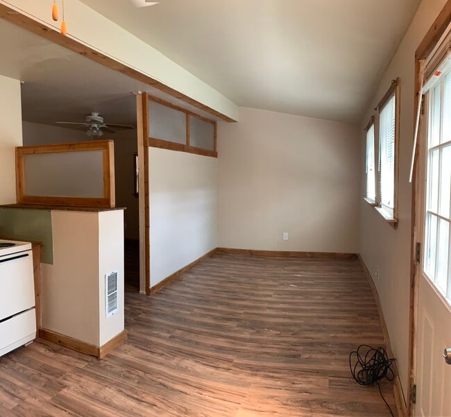 Building Photo - 12 Kip Dr Unit one Rental
