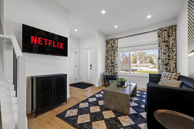 Photo - 11025-11155 155 St NW Unit SI ID1308633P