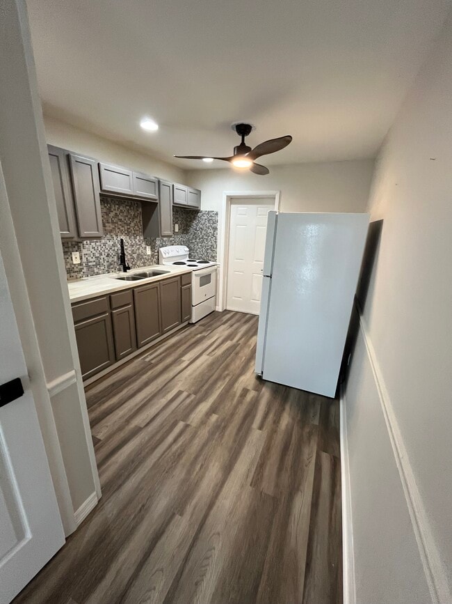 Kitchen - 6950 Rosemont Dr Unit A