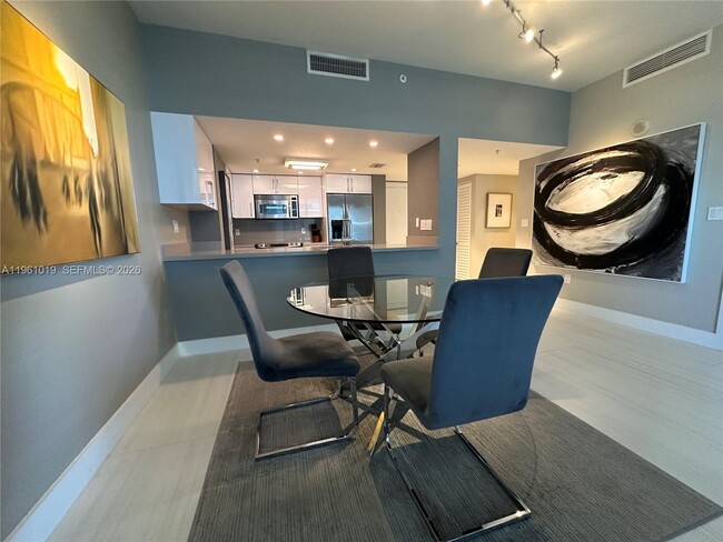 Photo - 1800 N Bayshore Dr Unidad 812