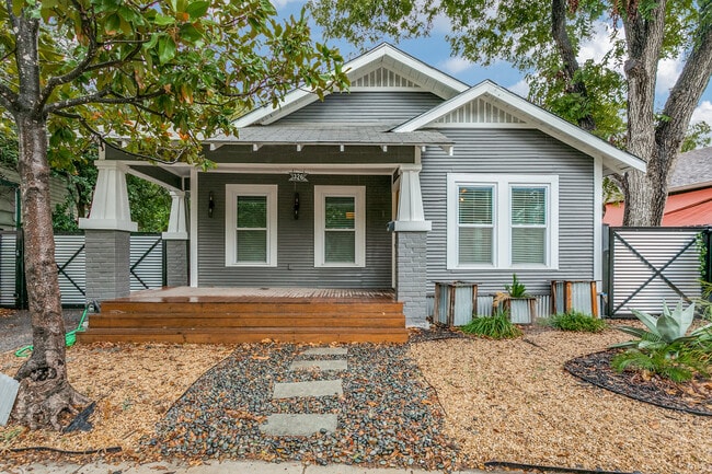 Building Photo - 326 Simon St