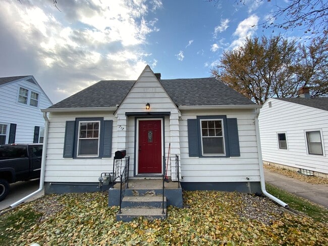 Building Photo - Charming 3 bed 1 bath House with Tons of U...