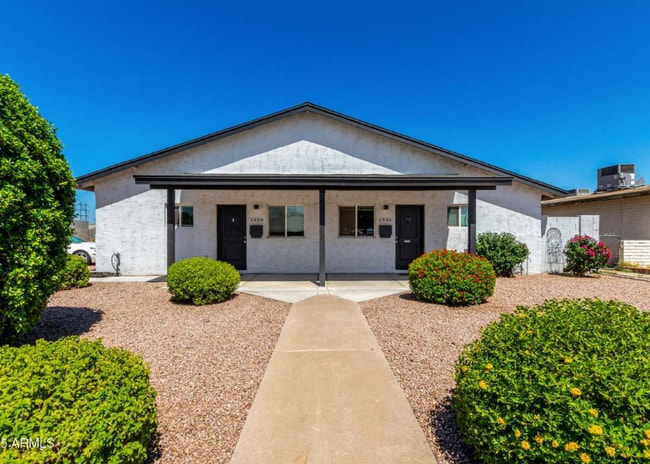 Photo - 1558 W 5th St Unidad 1