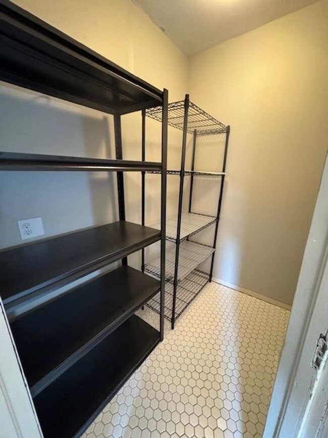 Photo - 1906 Hoyt Ave