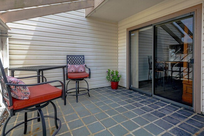 Photo - 122 Sherwood Cir