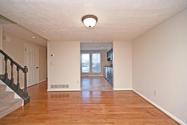 Photo - 985 Woodlyn Dr N