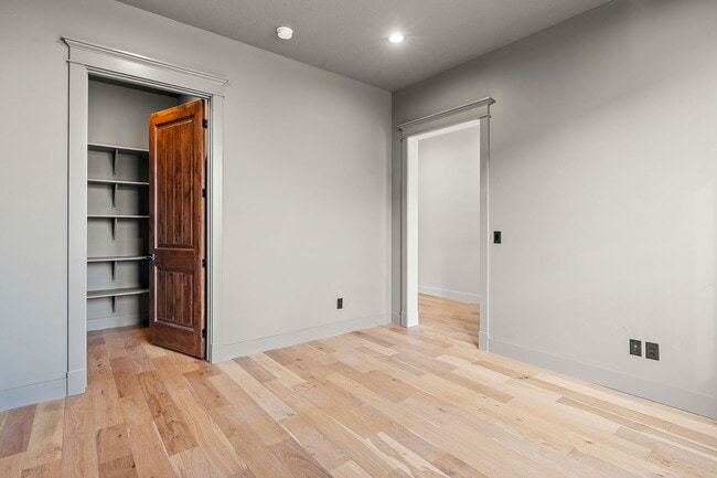 Photo - 116 S Carbon Rivet Ave