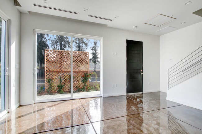 Photo - 5407 Huntington Dr N