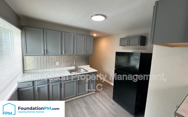 Photo - 869 N Bingham St
