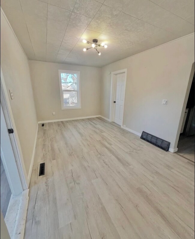 Photo - 1910 E 12th St