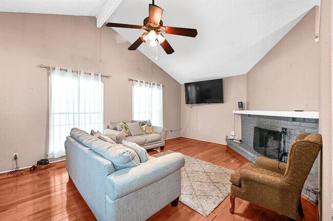 8829 Carousel Ln