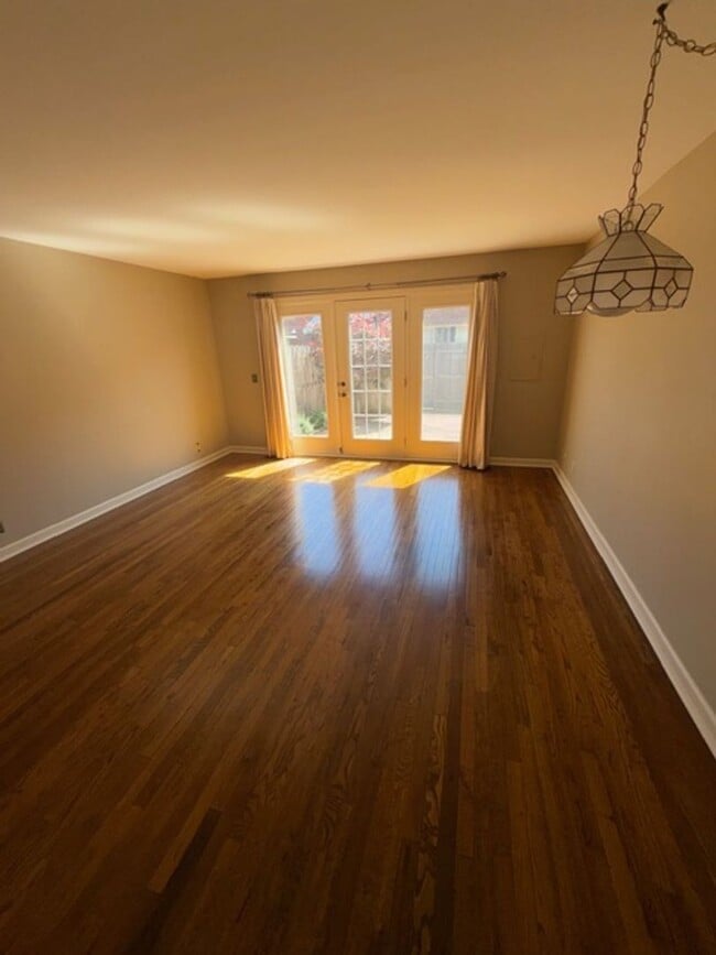 Photo - 102 Hampton Dr