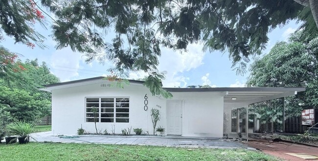 Photo - 600 NE 44th St Casa