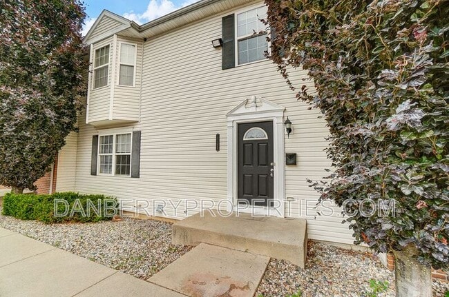 Photo - 1105 N Byrne Rd