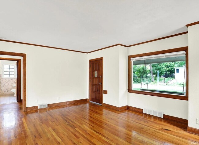 Photo - 916 E Maxwell Ln