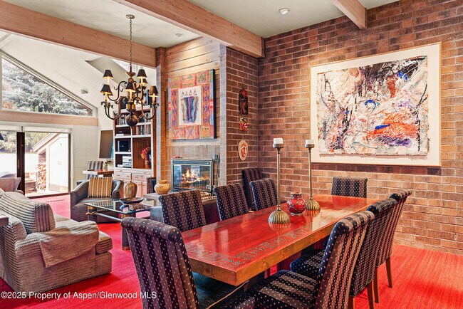 Photo - 625 S W End St