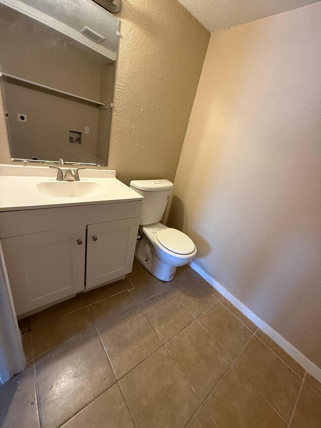 Photo - 8000 Winsford Dr