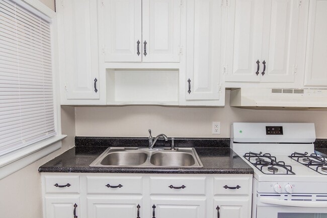 Photo - ONE MONTH FREE-Sign by 2/28/2026: Walk to Carytown & the Fan Unit 1905-D