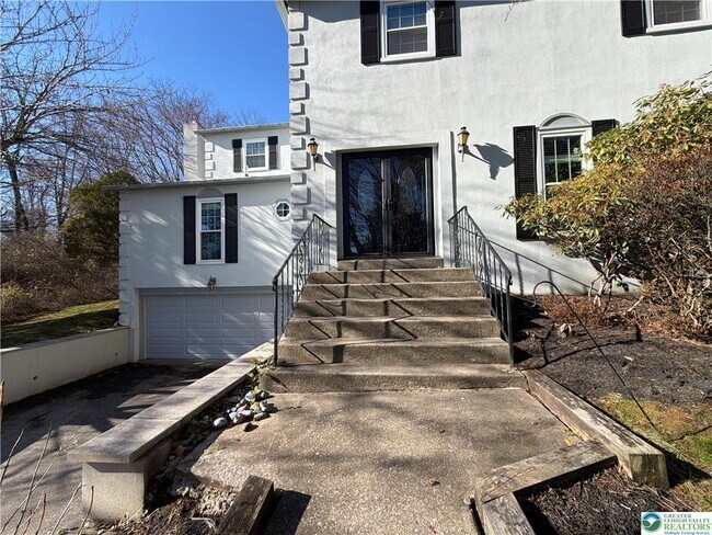 Photo - 639 Heather Ln