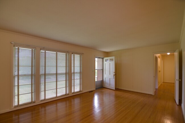 Photo - West Meade Single Family Home Close to Nashville West Shopping Center