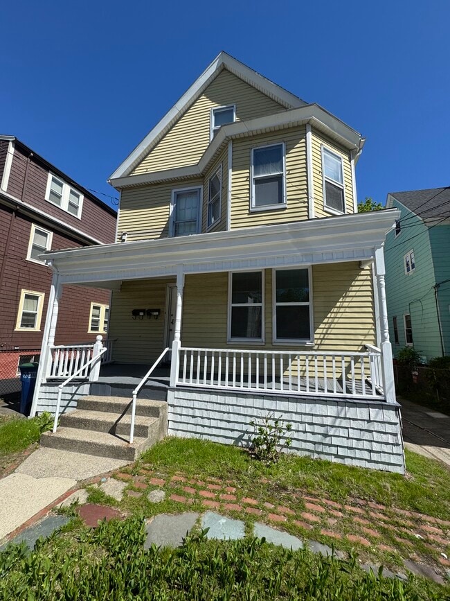 Building Photo - 32 Claremon St Unit 2