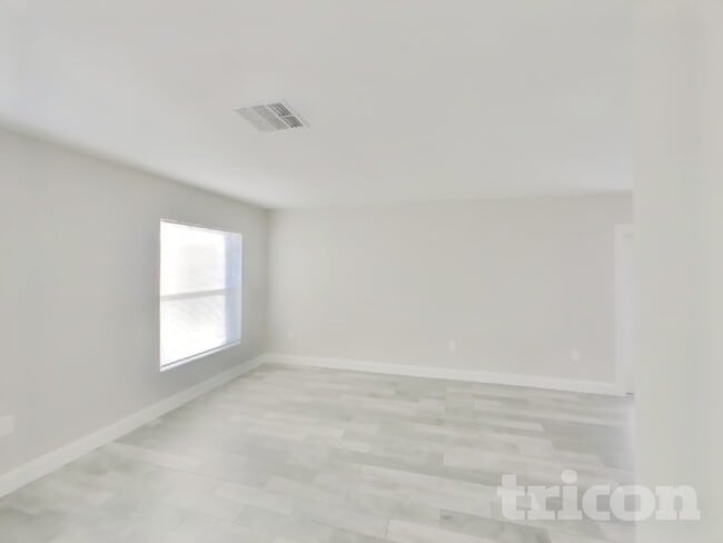 Photo - 10391 Lear St