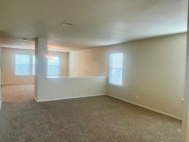 Photo - Large 3/2.5 ~ Conveniently located to JBSA Lackland and JBSA Kelly Field Annex ~ Move in Ready!