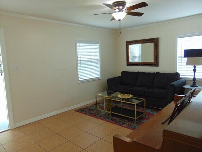 Photo - 3215 W Hartnett Ave