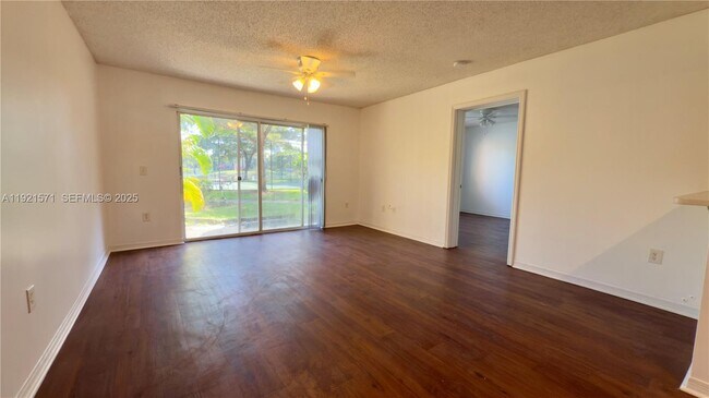 Building Photo - 4177 N Haverhill Rd Unit 814