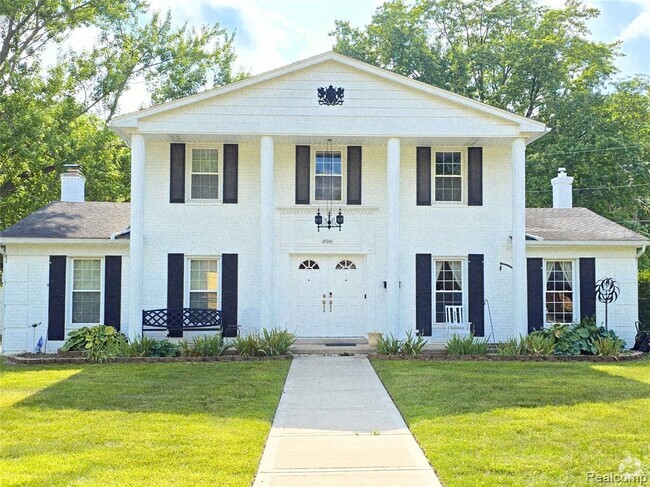 Building Photo - 18041 Fairway Rental