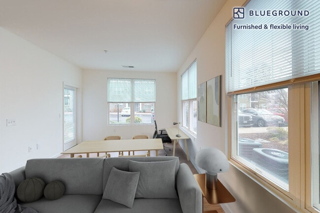 Building Photo - 1700 E 5th St Unit SI FL5-ID1467A