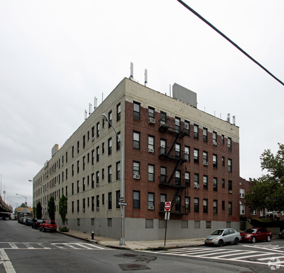 Photo - 47-10 Laurel Hill Blvd Apartments