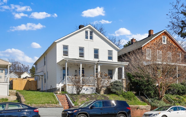 Building Photo - Stunning & Spacious 3 Bed/2 Bath Hampden H... Rental