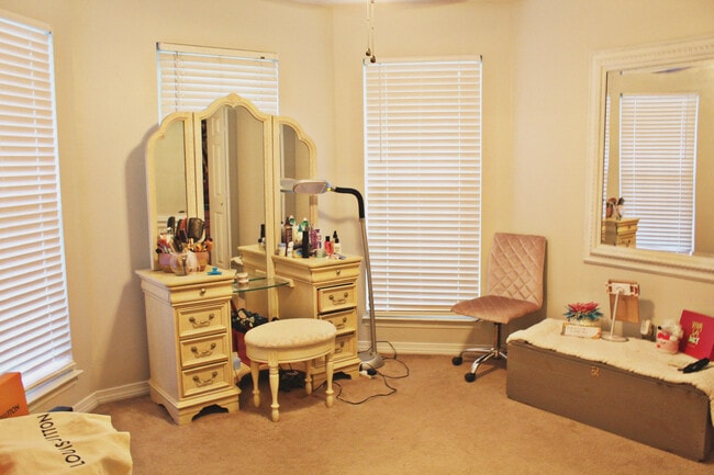 Photo - 159 Meadowbrook Ct