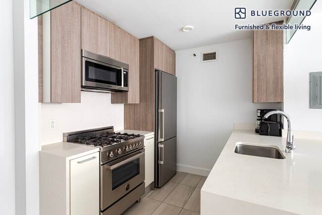 Photo - 311 W 50th St Unidad FL2-ID2073