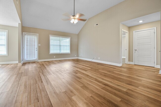 Photo - Pet Friendly Three Bedroom!