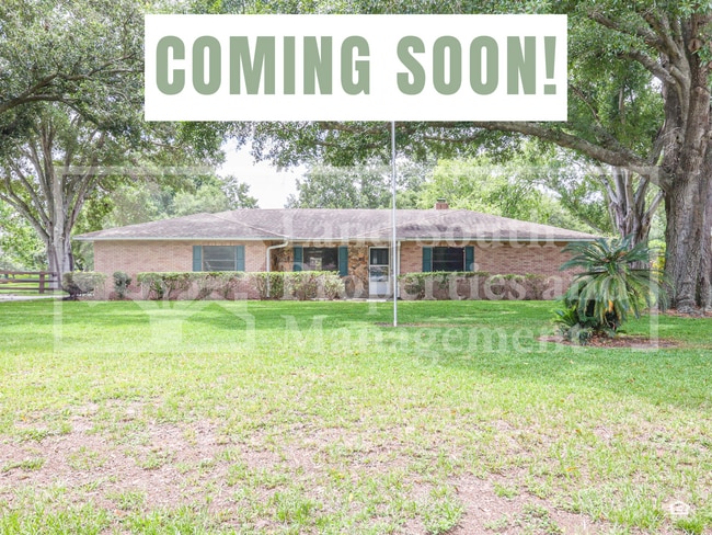 Building Photo - Beautifully Winter Haven Pool Home with Ideal Location