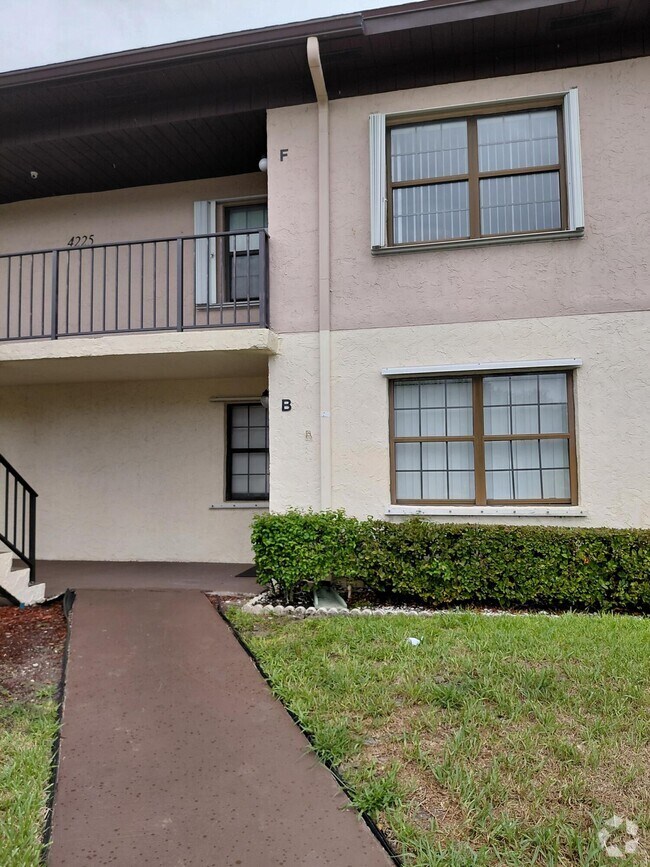 Building Photo - 4225 S 57th Ave Unit B Rental