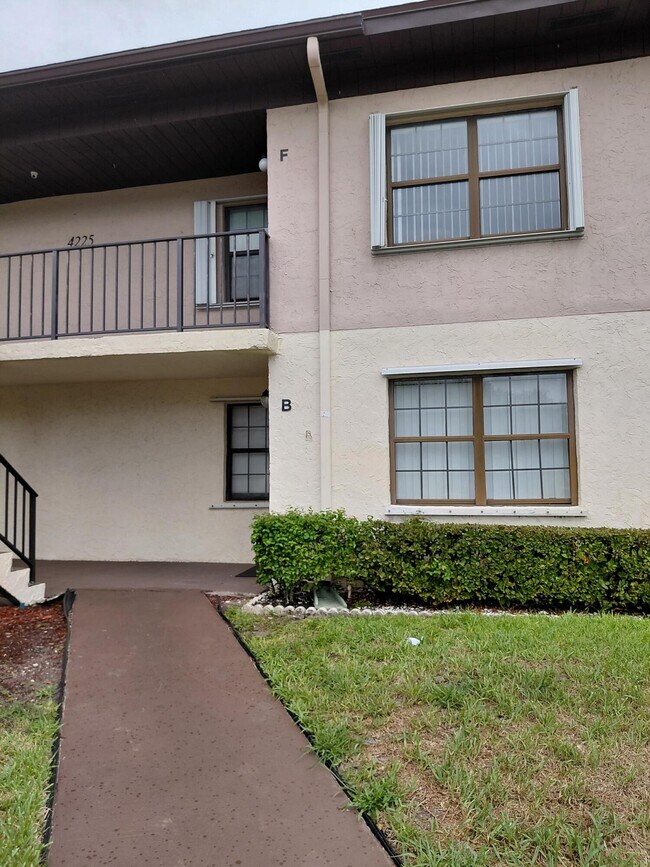 Photo - 4225 S 57th Ave Condo Unit B