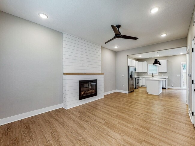 Photo - 308 S Walnut Ave