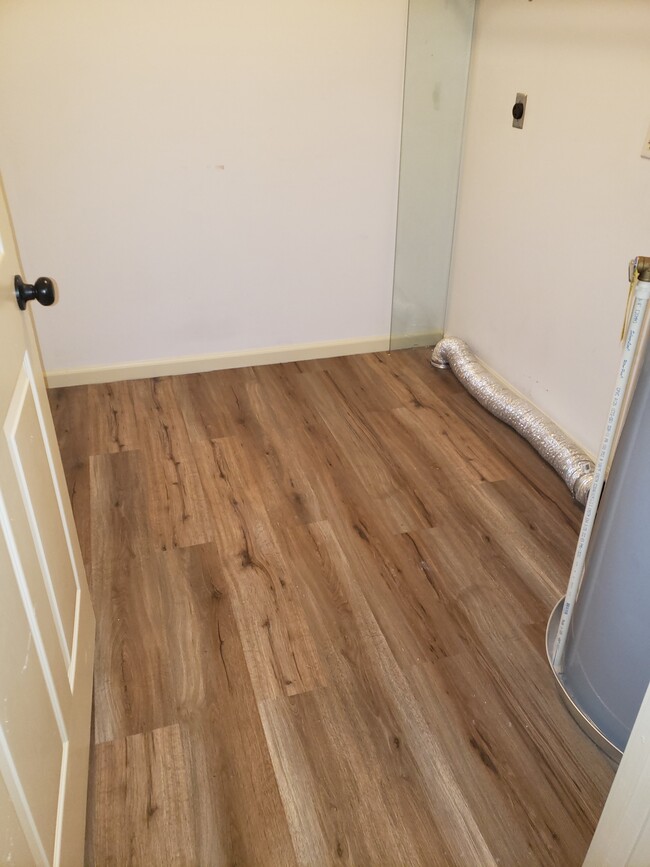 Laundry room - 240 Oakley Dr Unit Duplex for rent