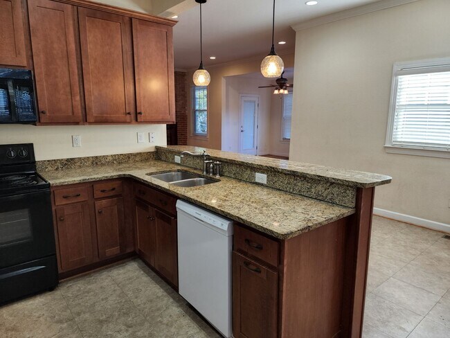 Photo - AVAILABLE for showing NOW for ODU FALL SEMESTER 2026!  5-Bedroom near ODU, Military Bases, Hospit...