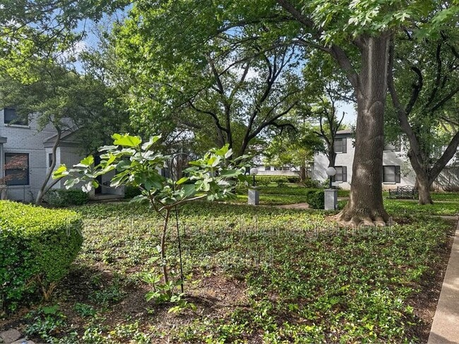 Photo - 4944 N Hall St