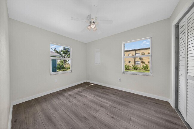 Photo - 117 NE 8th St