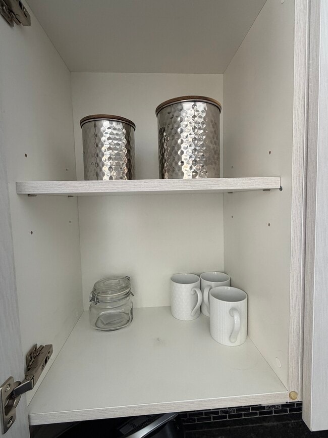 Building Photo - 203 W Crest Ave Unit 203 W Crest  B