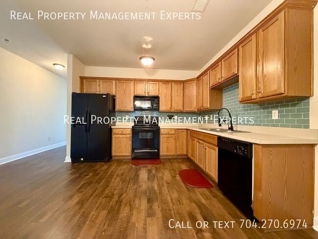 Photo - 3116 Village Glen Ln